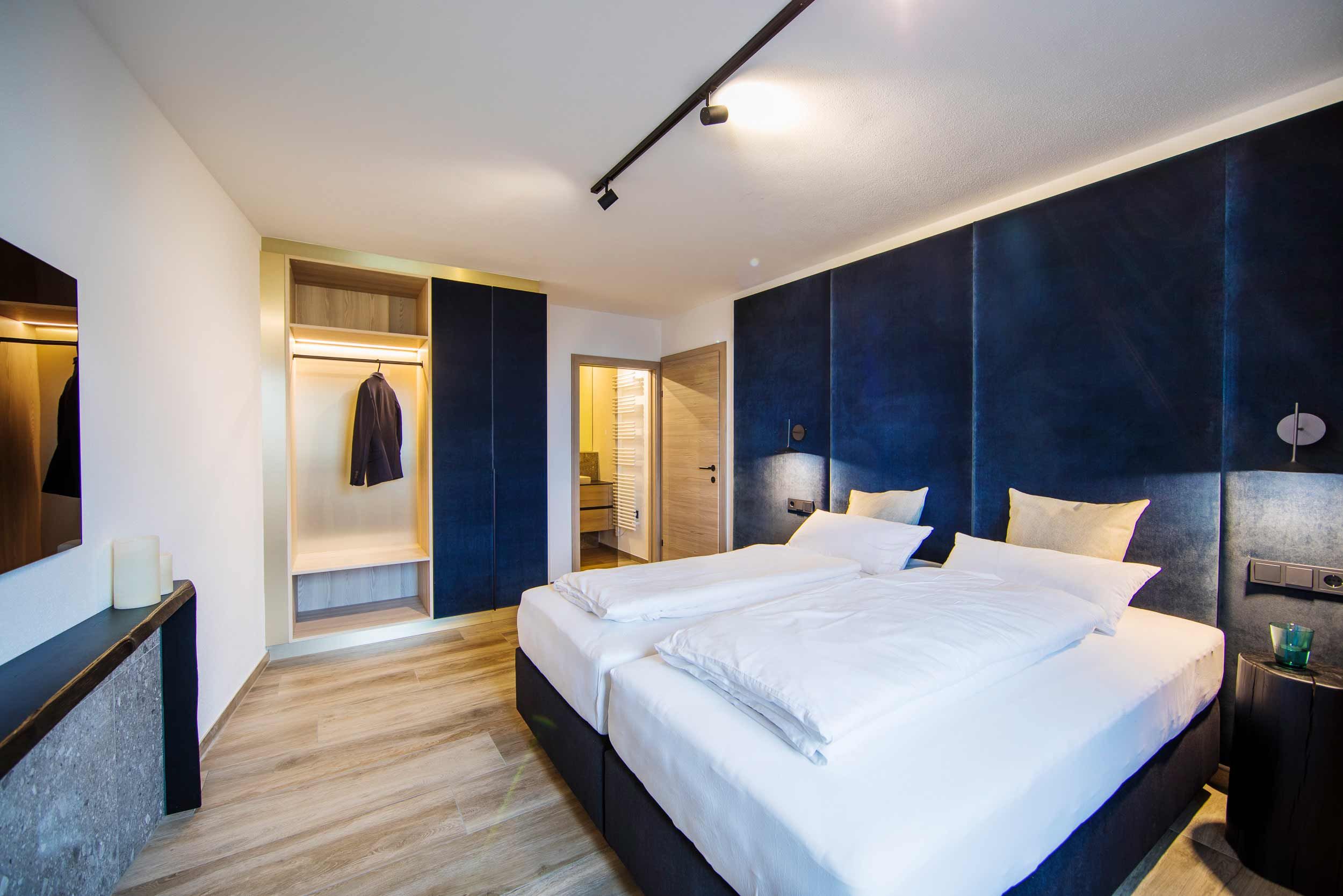 RIDERS Suite: zweites Schlafzimmer mit Schrank